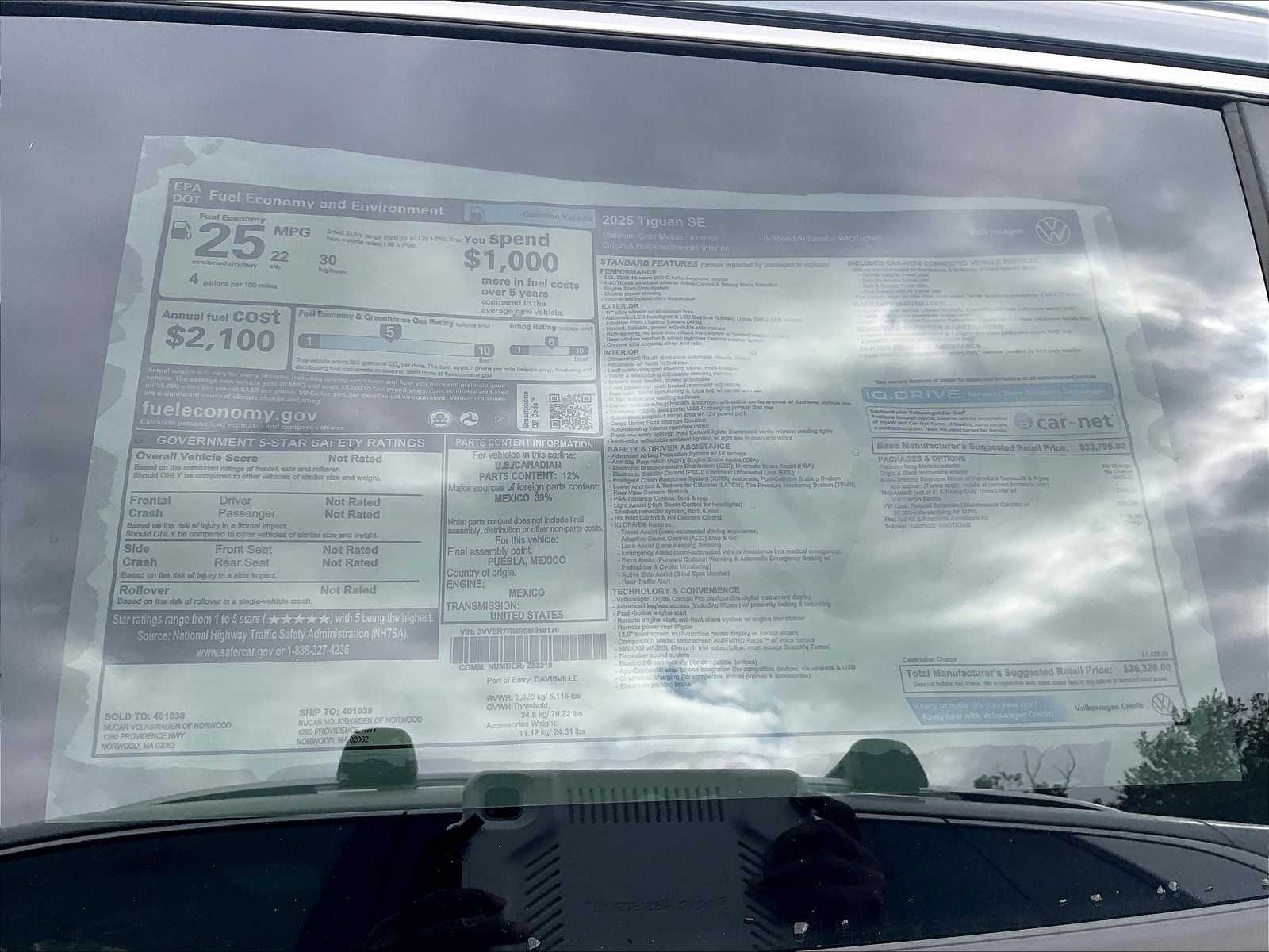 2025 Volkswagen Tiguan SE - Photo 17