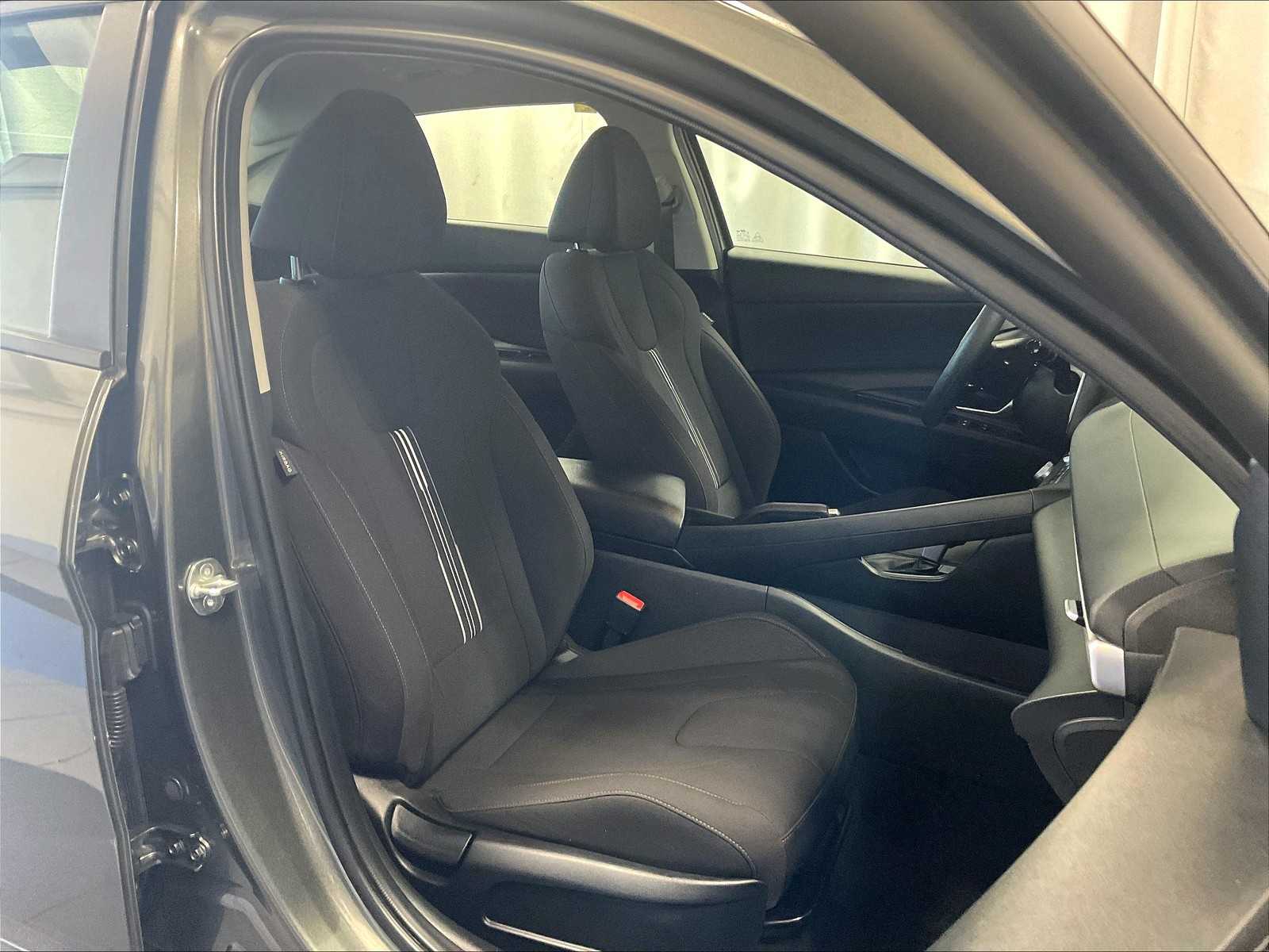 2024 Hyundai Elantra SEL - Photo 11