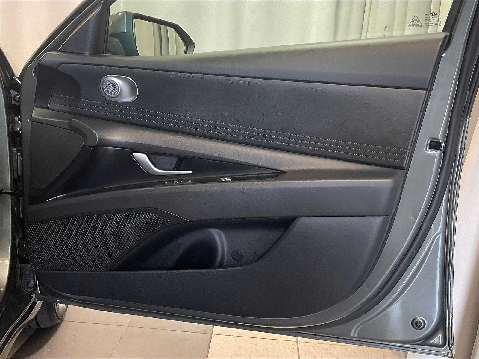 2024 Hyundai Elantra SEL - Photo 12