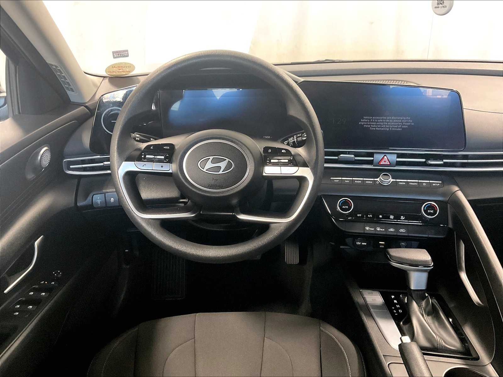 2024 Hyundai Elantra SEL - Photo 17