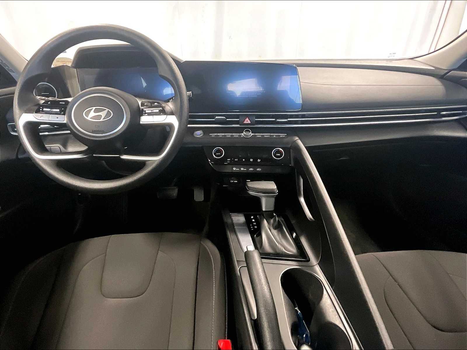 2024 Hyundai Elantra SEL - Photo 21
