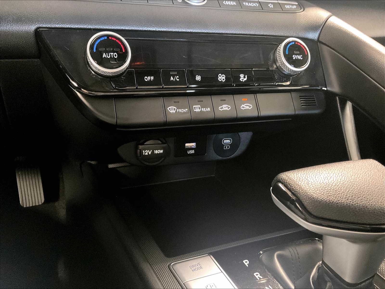 2024 Hyundai Elantra SEL - Photo 25