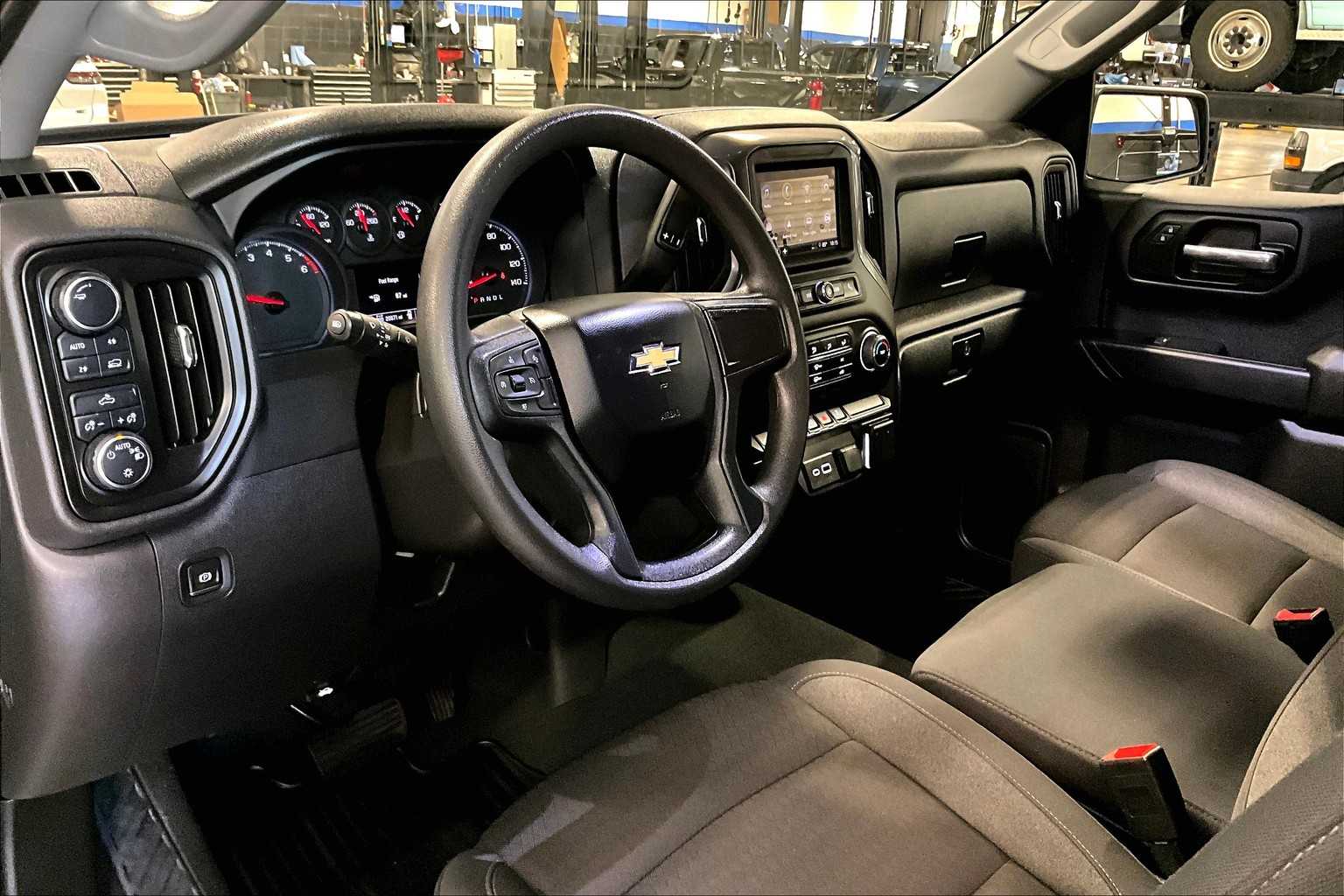 2024 Chevrolet Silverado 1500 Custom - Photo 8