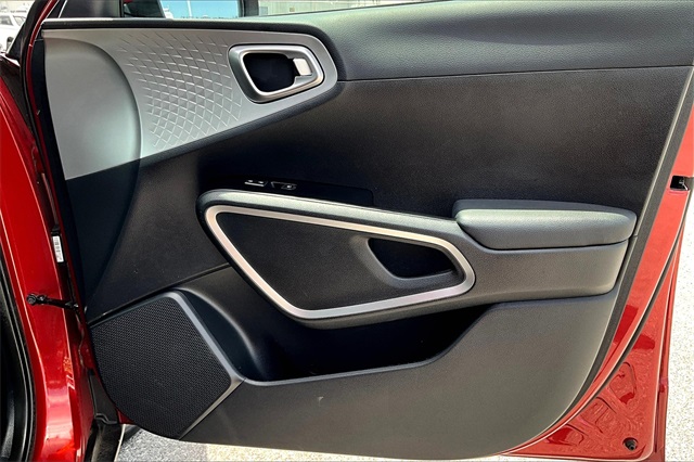 2021 Kia Soul LX - Photo 12