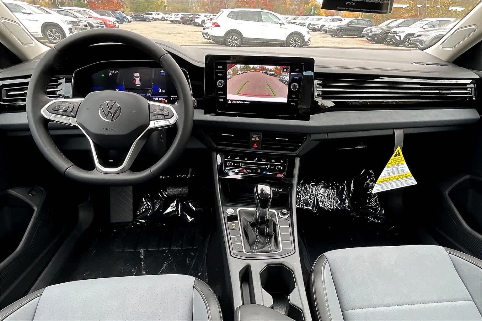 2025 Volkswagen Jetta SE - Photo 12