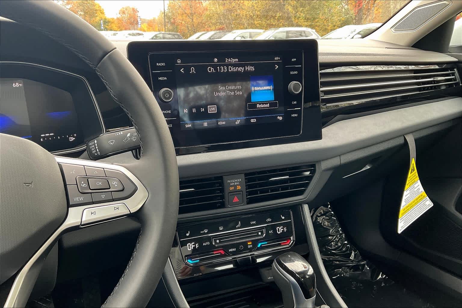 2025 Volkswagen Jetta SE - Photo 13