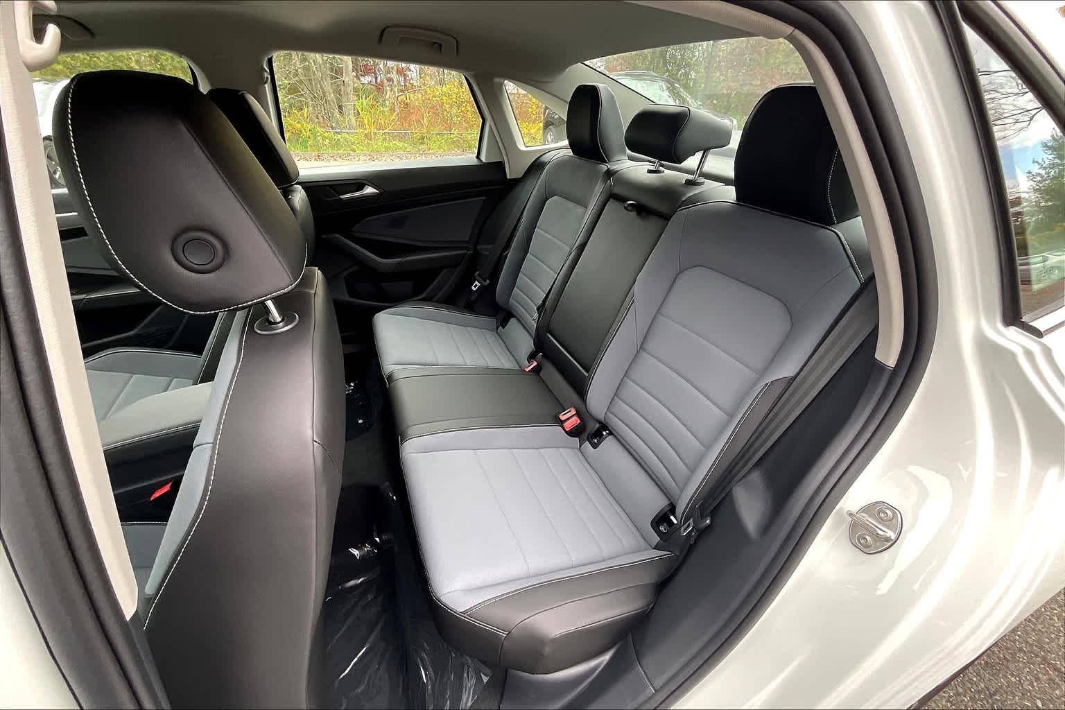 2025 Volkswagen Jetta SE - Photo 15