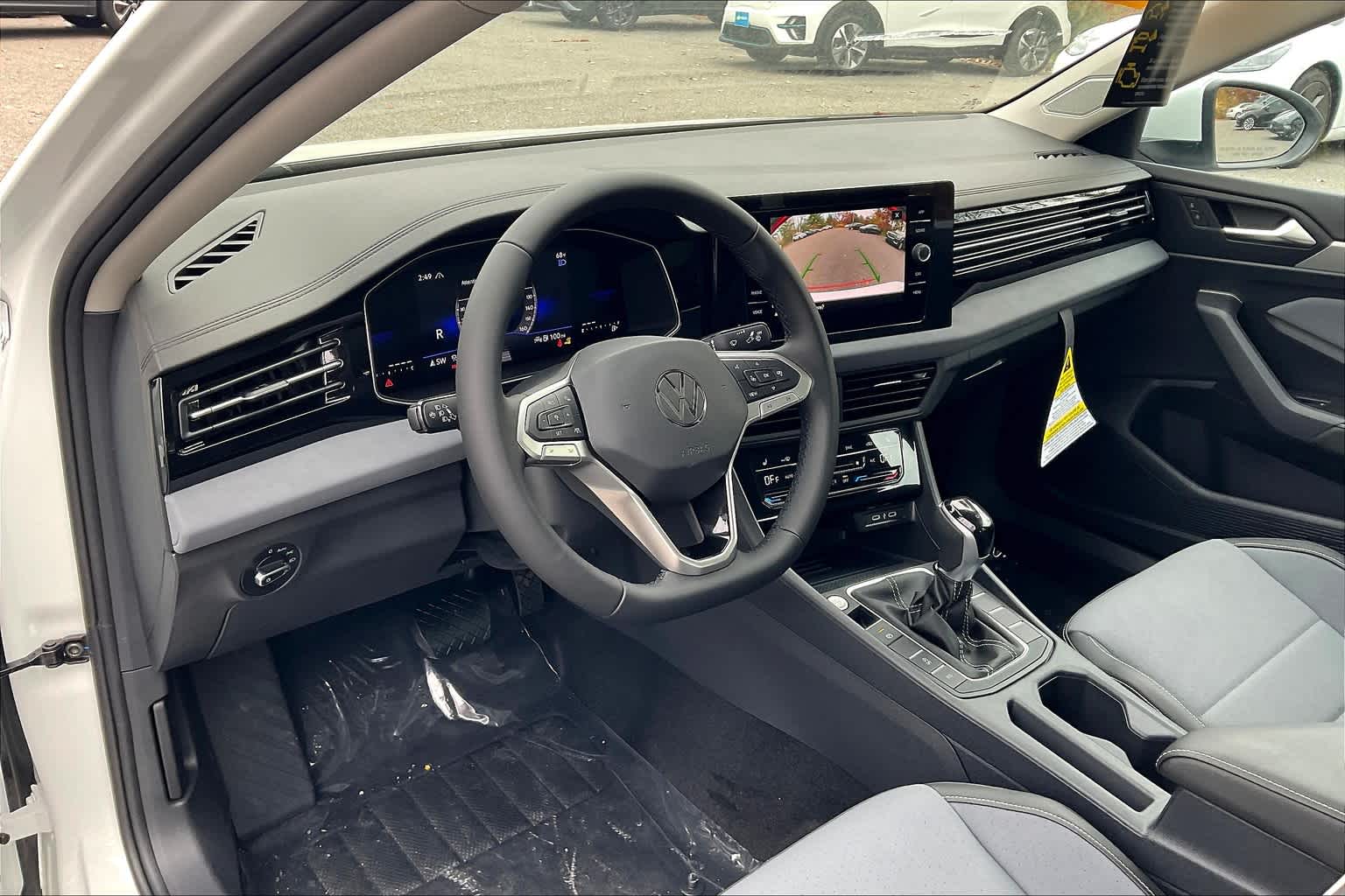 2025 Volkswagen Jetta SE - Photo 9