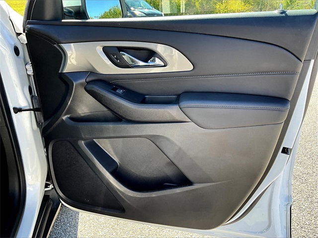 2023 Chevrolet Traverse LT - Photo 12
