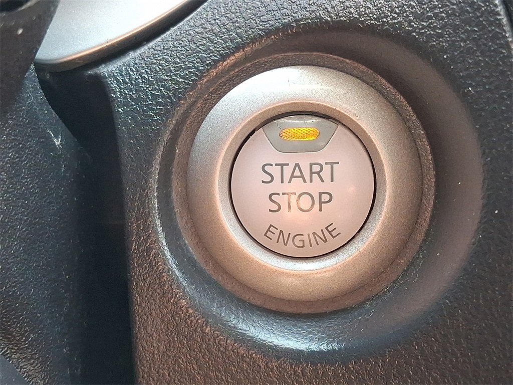 2014 Nissan Juke SV - Photo 24