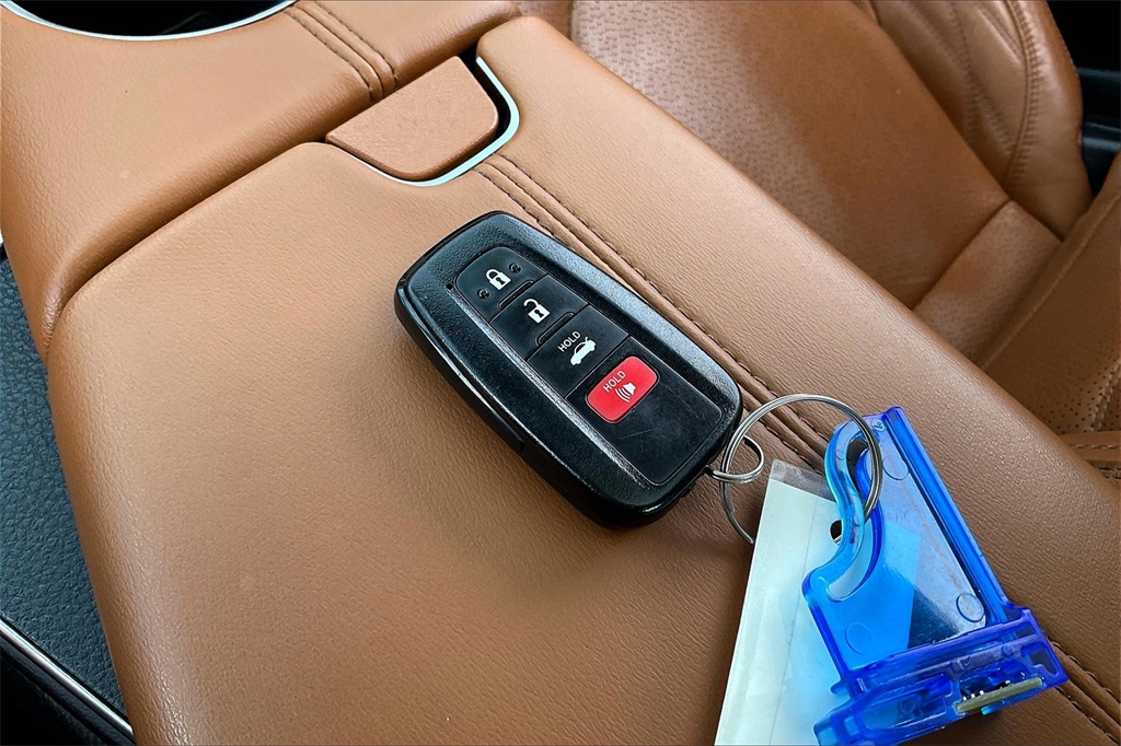 2021 Toyota Avalon Limited - Photo 29