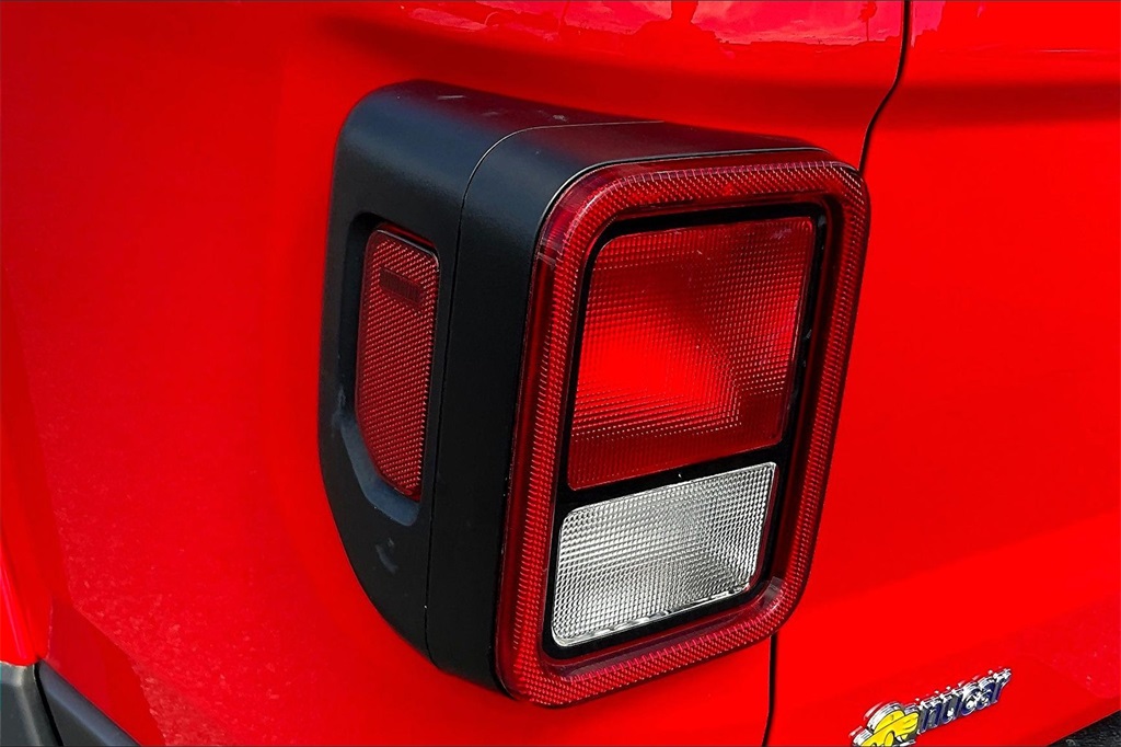 2022 Jeep Gladiator Sport - Photo 28