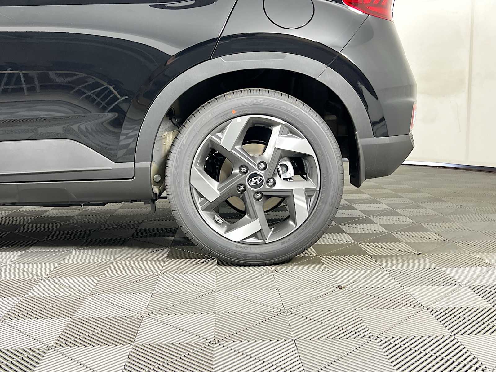 2025 Hyundai Venue SEL - Photo 18