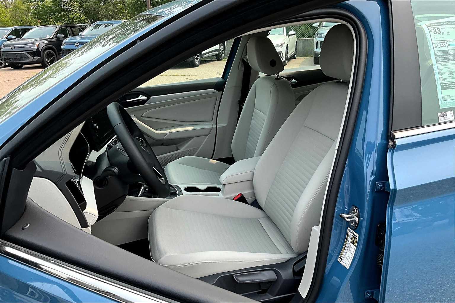 2025 Volkswagen Jetta S - Photo 11
