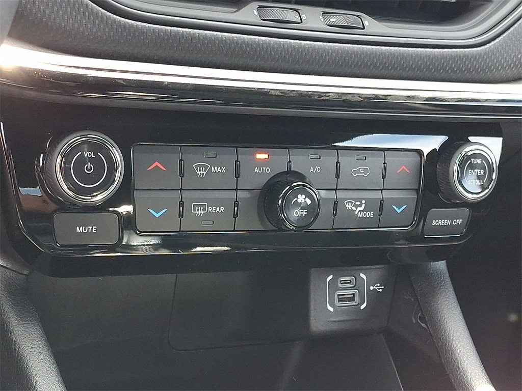2025 Jeep Compass Limited - Photo 12