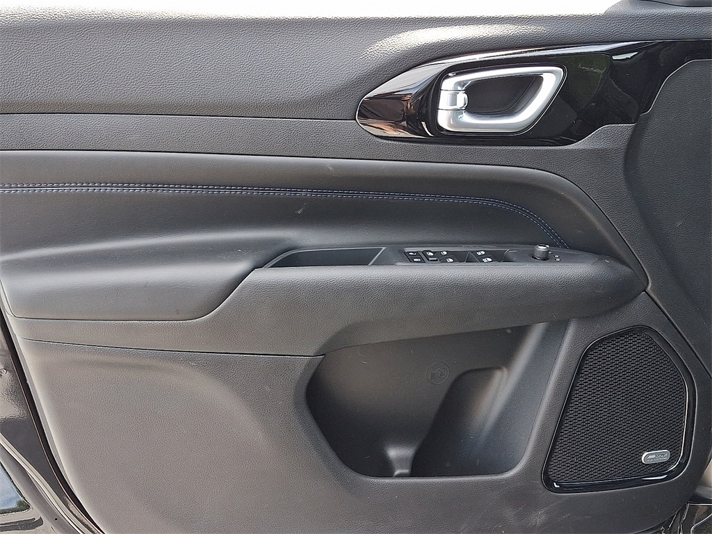 2025 Jeep Compass Limited - Photo 8