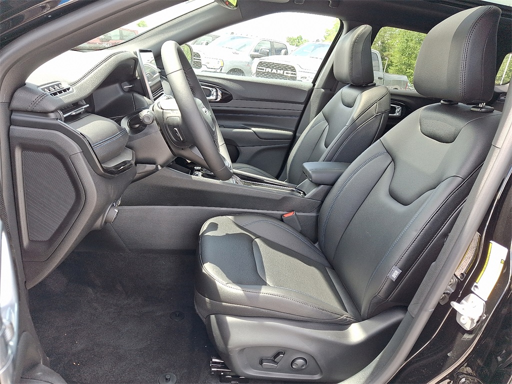 2025 Jeep Compass Limited - Photo 9