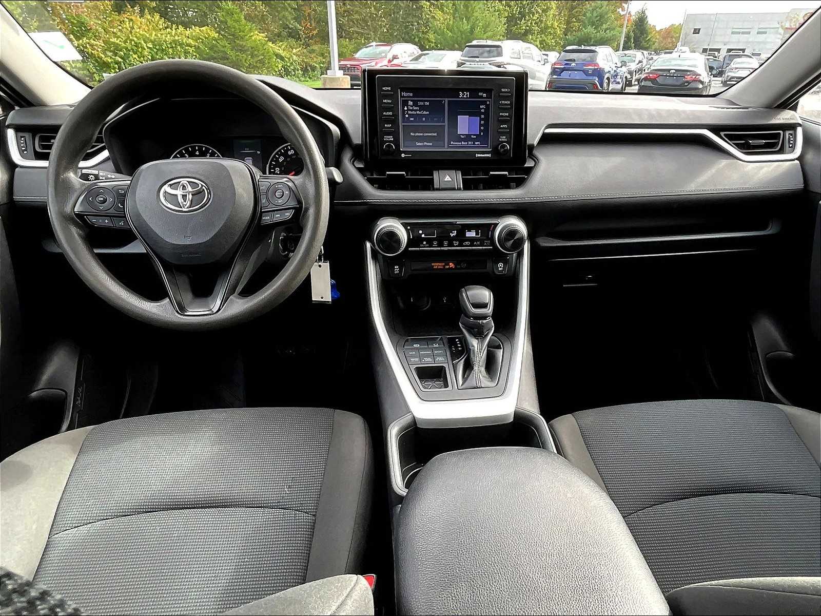 2022 Toyota RAV4 LE - Photo 21