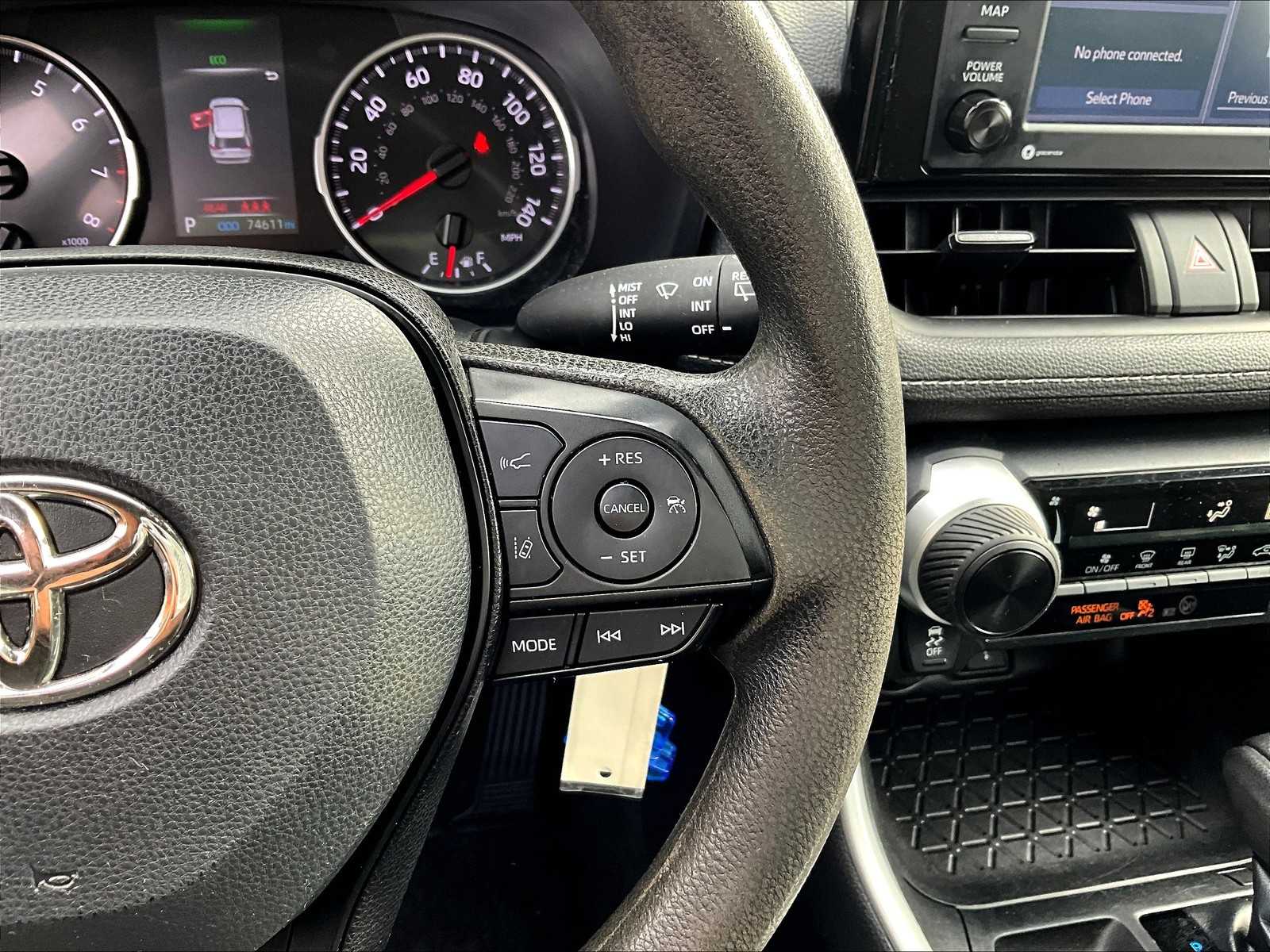 2022 Toyota RAV4 LE - Photo 23