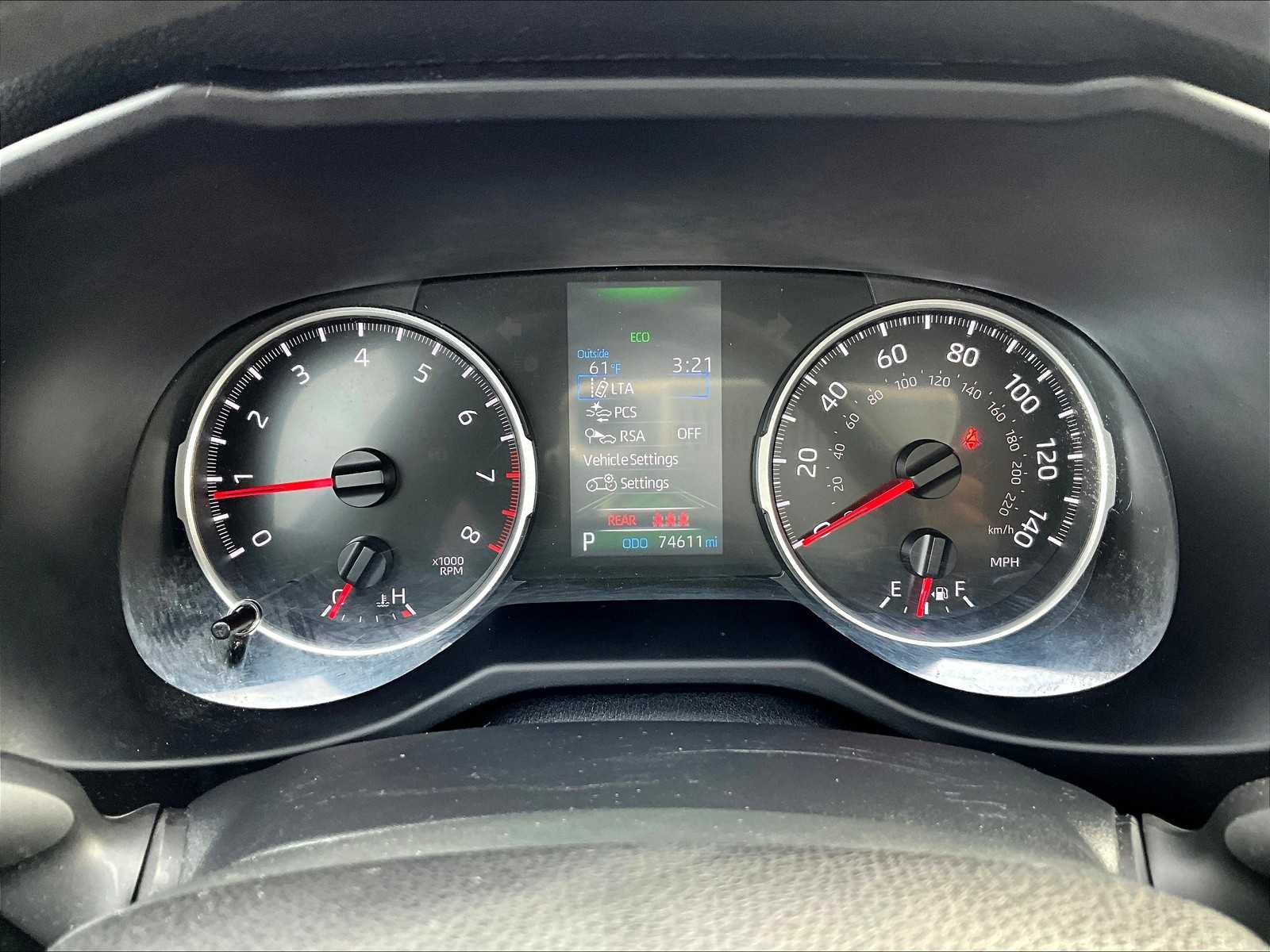 2022 Toyota RAV4 LE - Photo 24