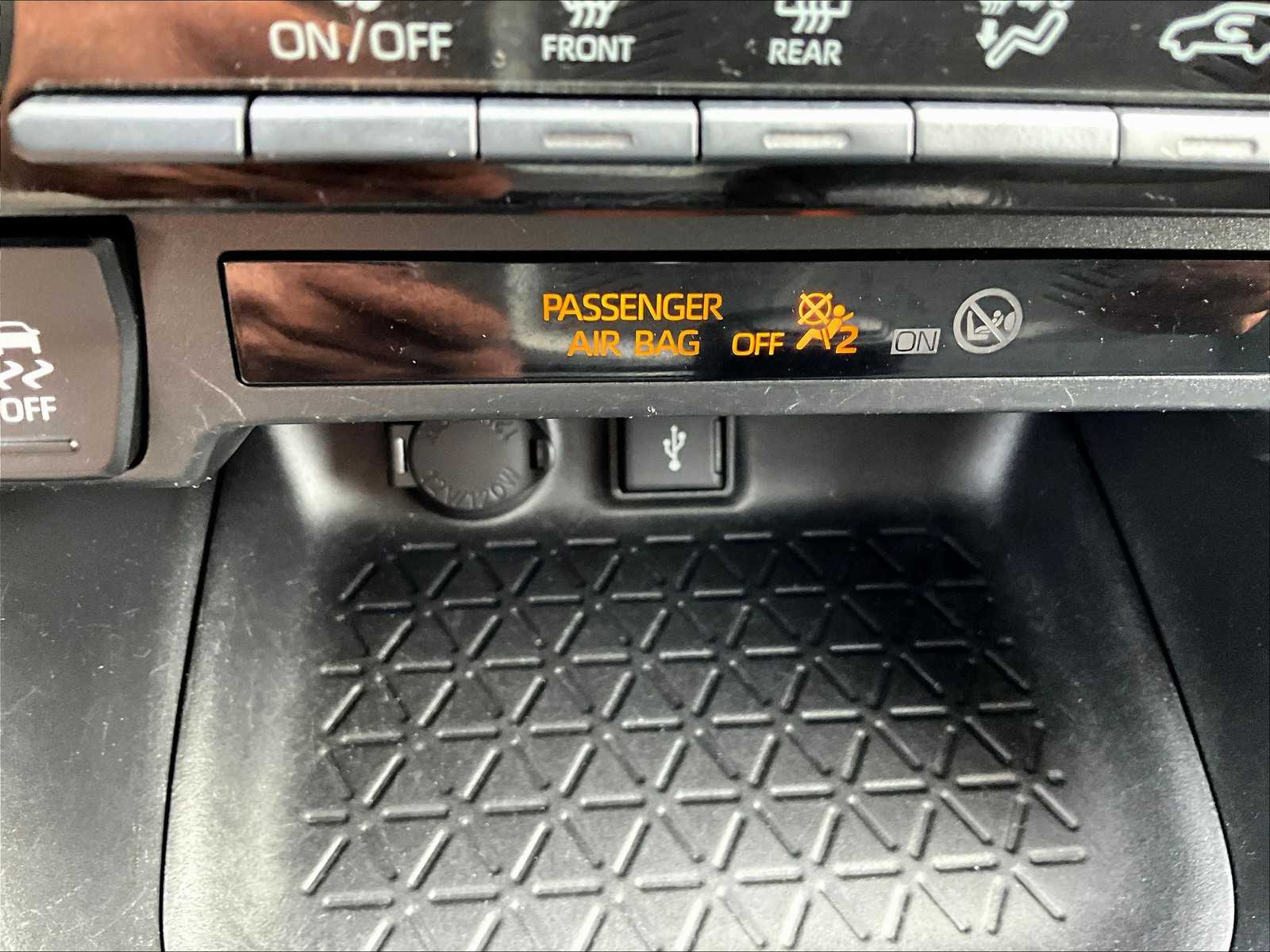 2022 Toyota RAV4 LE - Photo 25