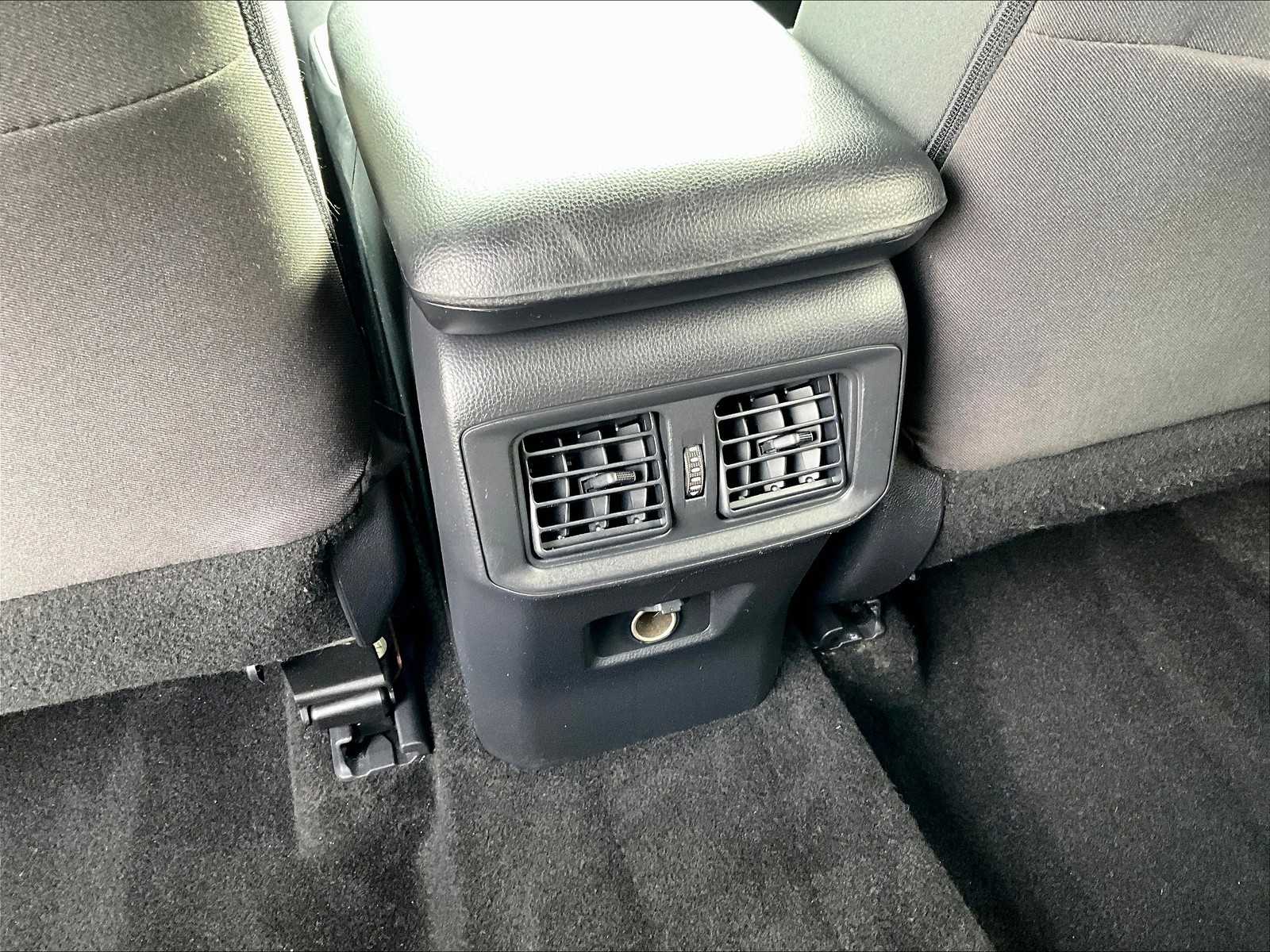 2022 Toyota RAV4 LE - Photo 27