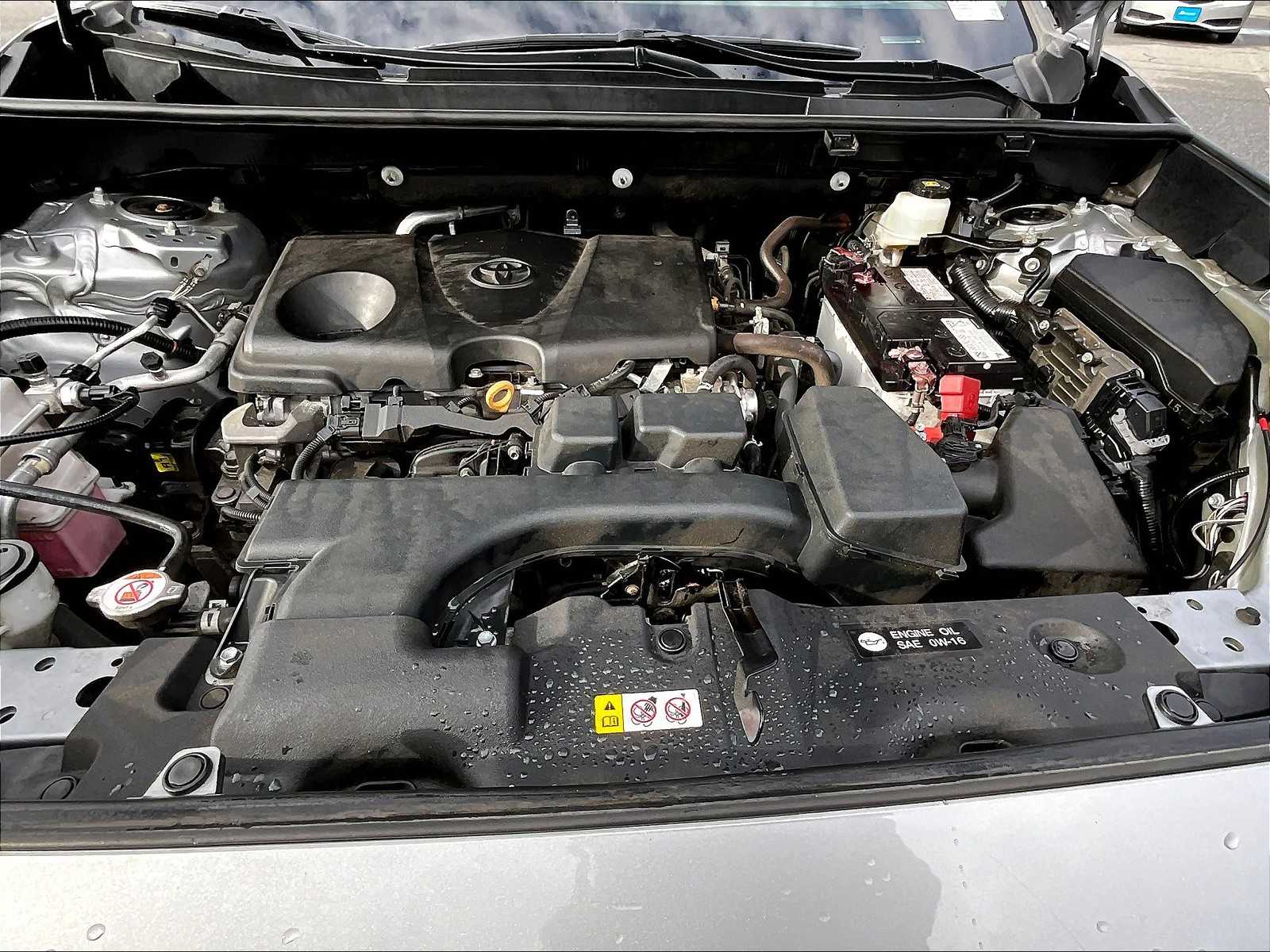 2022 Toyota RAV4 LE - Photo 29