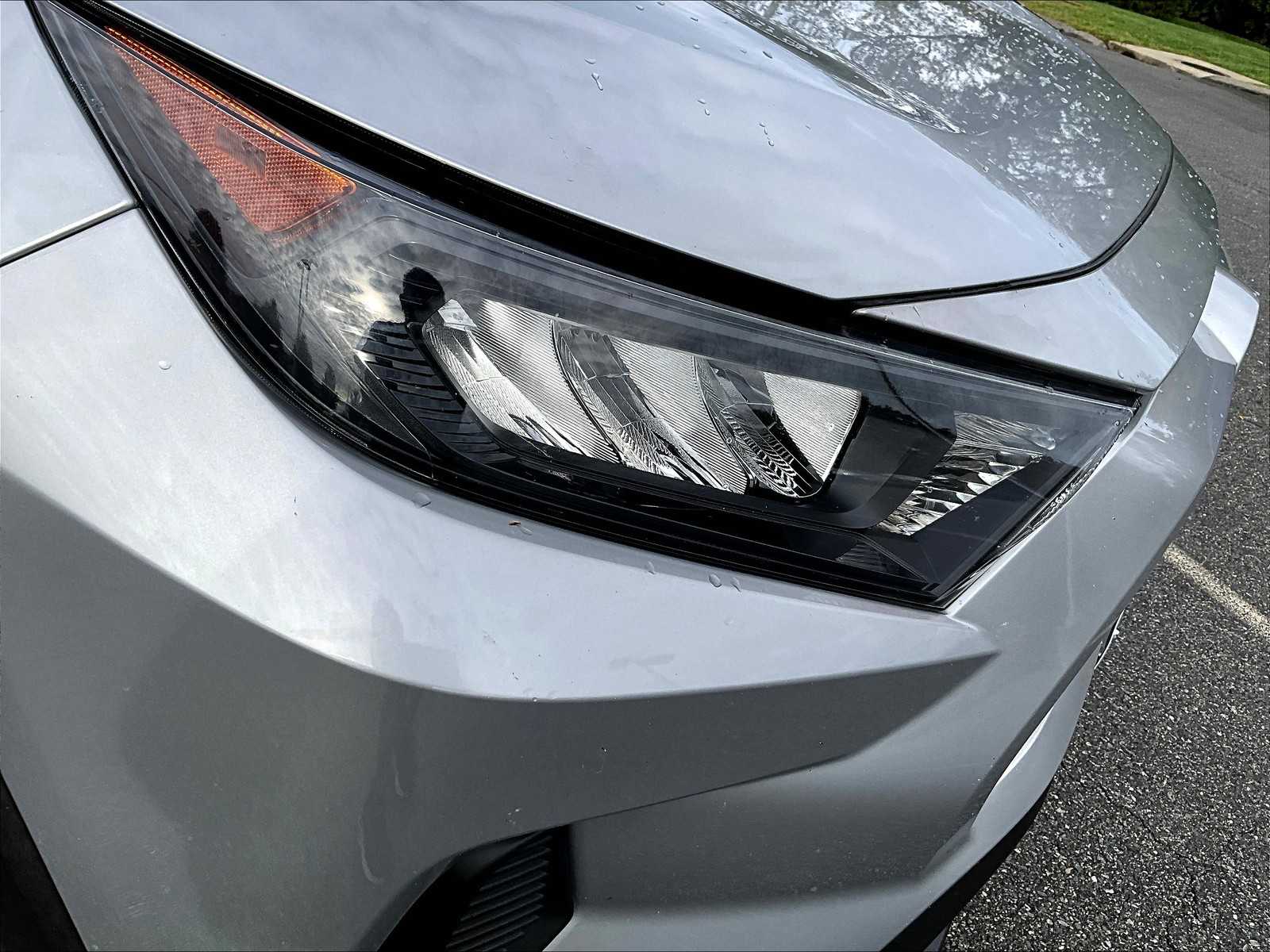 2022 Toyota RAV4 LE - Photo 32