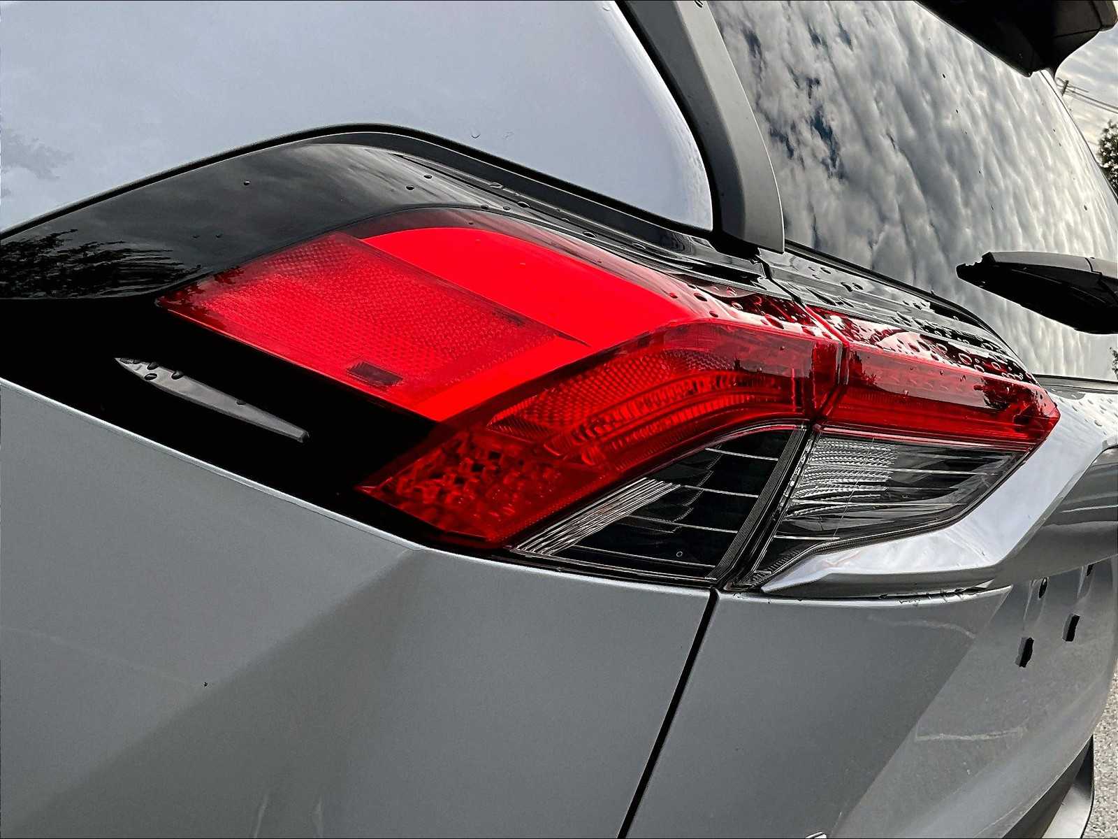 2022 Toyota RAV4 LE - Photo 33