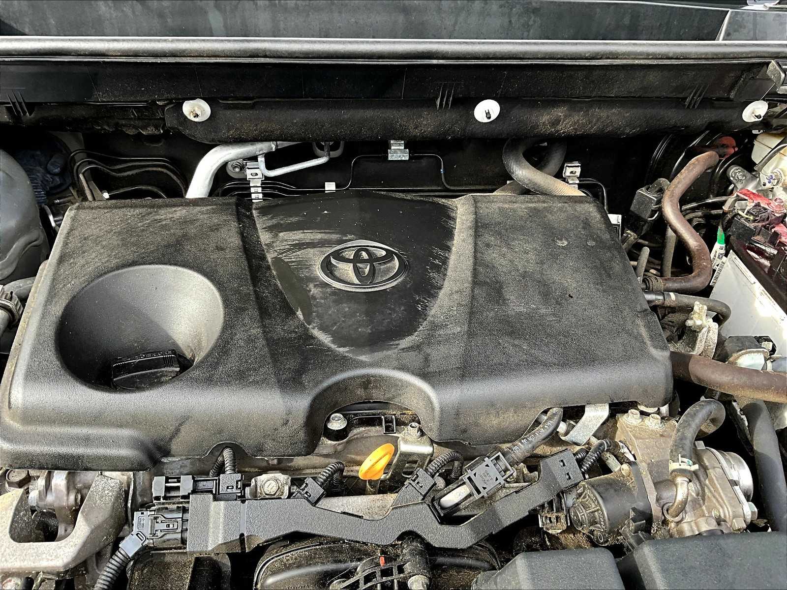 2022 Toyota RAV4 LE - Photo 34