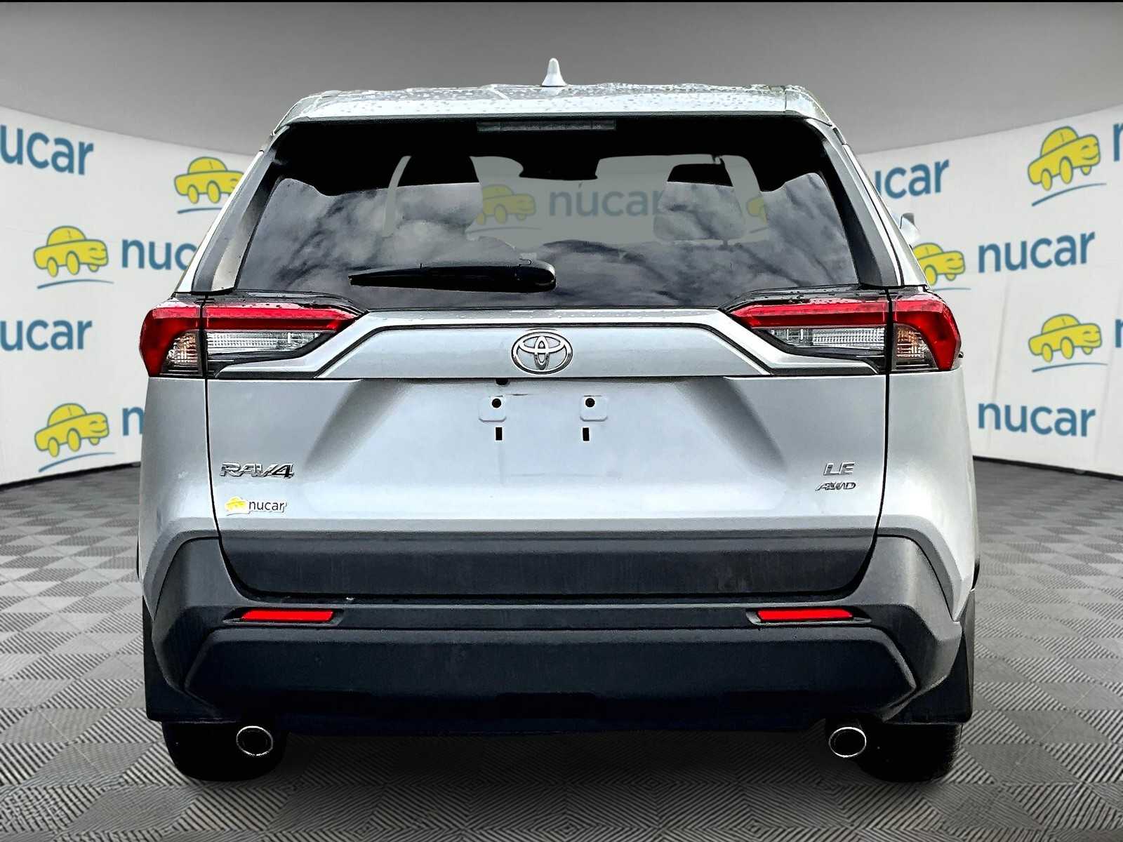 2022 Toyota RAV4 LE - Photo 5