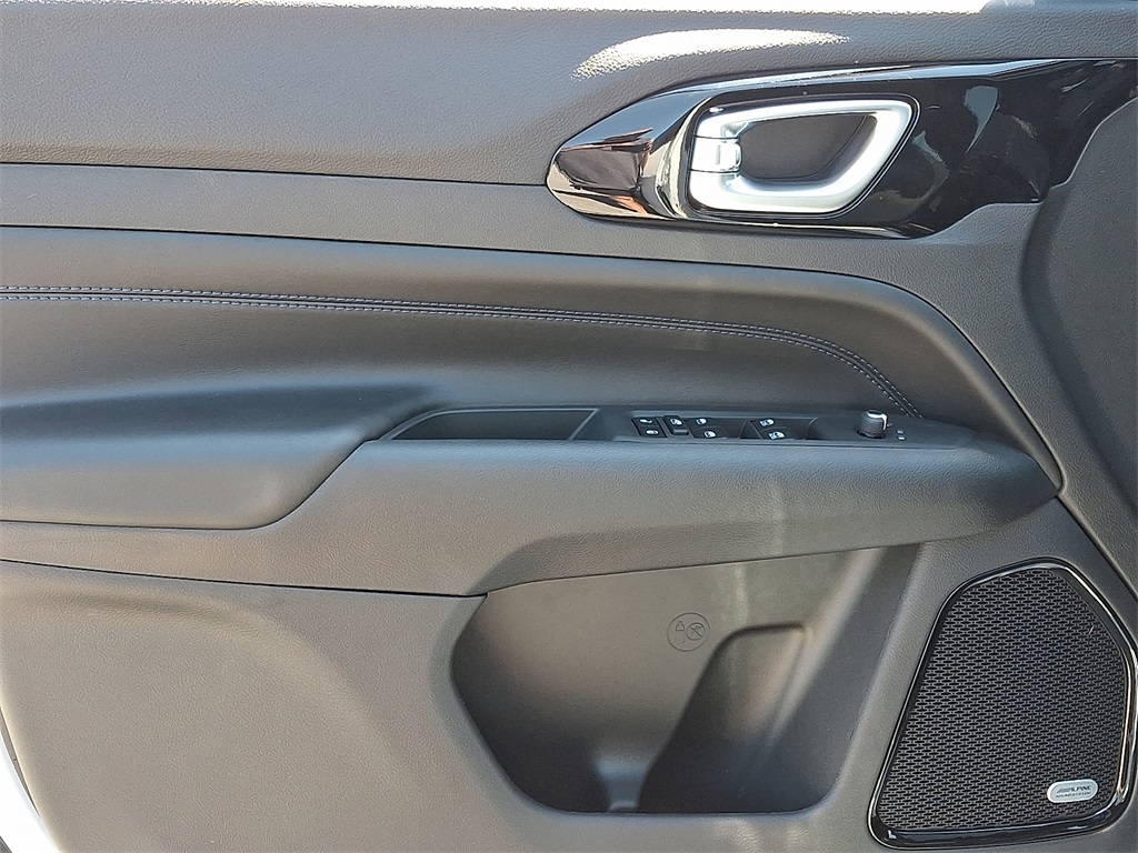 2025 Jeep Compass Limited - Photo 8