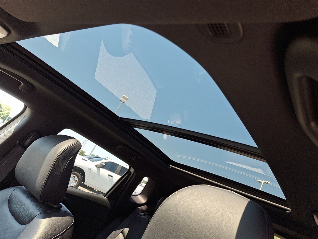 2025 Jeep Compass Limited - Photo 10