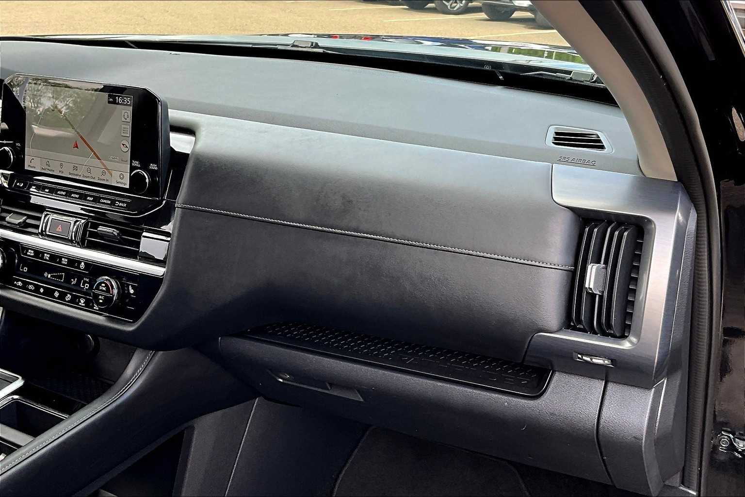 2022 Nissan Pathfinder SL - Photo 11