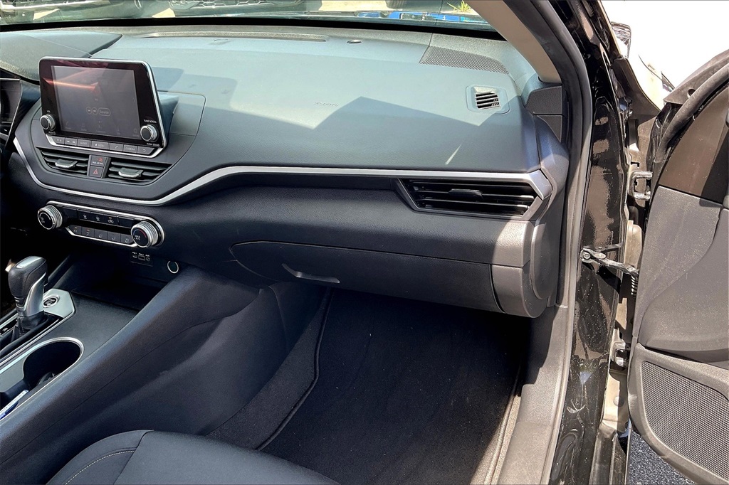 2022 Nissan Altima 2.5 SV - Photo 12