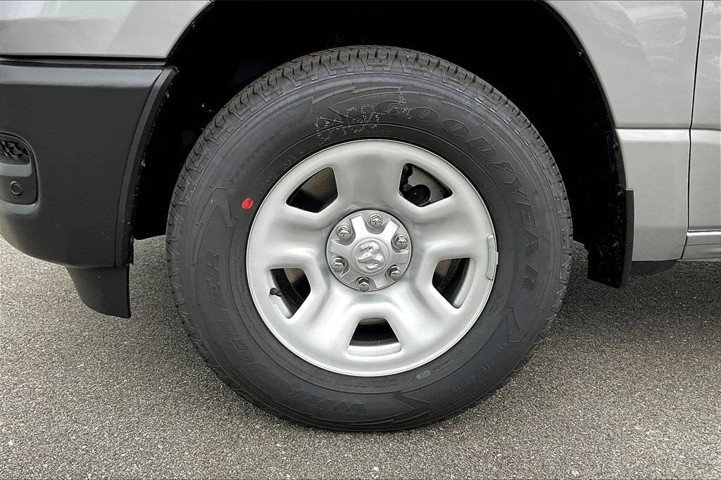 2025 Ram 1500 Tradesman - Photo 8
