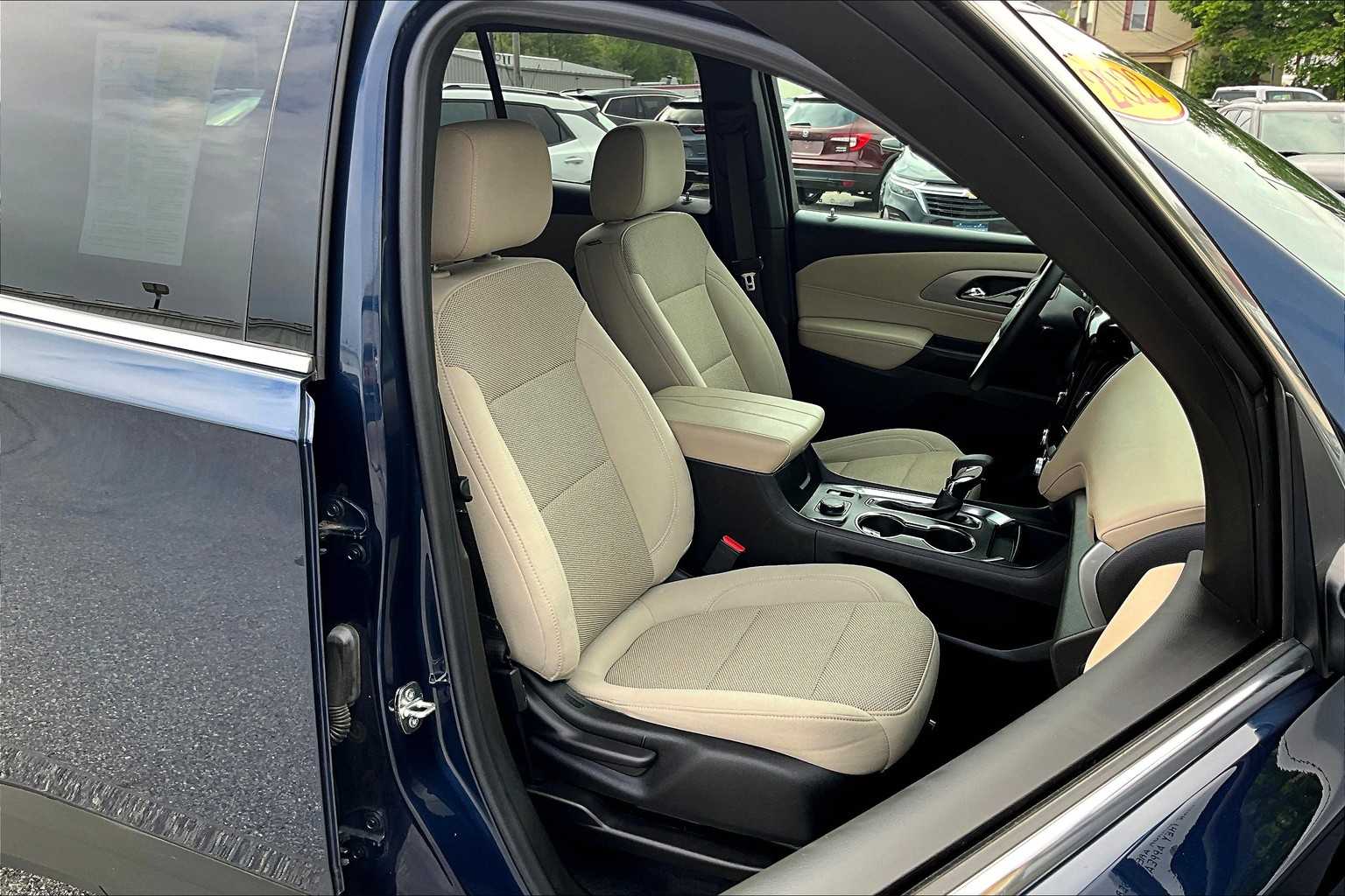 2022 Chevrolet Traverse LS - Photo 11