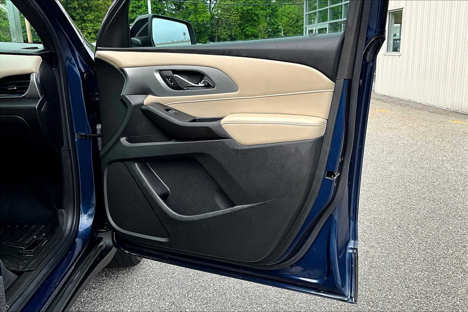 2022 Chevrolet Traverse LS - Photo 12