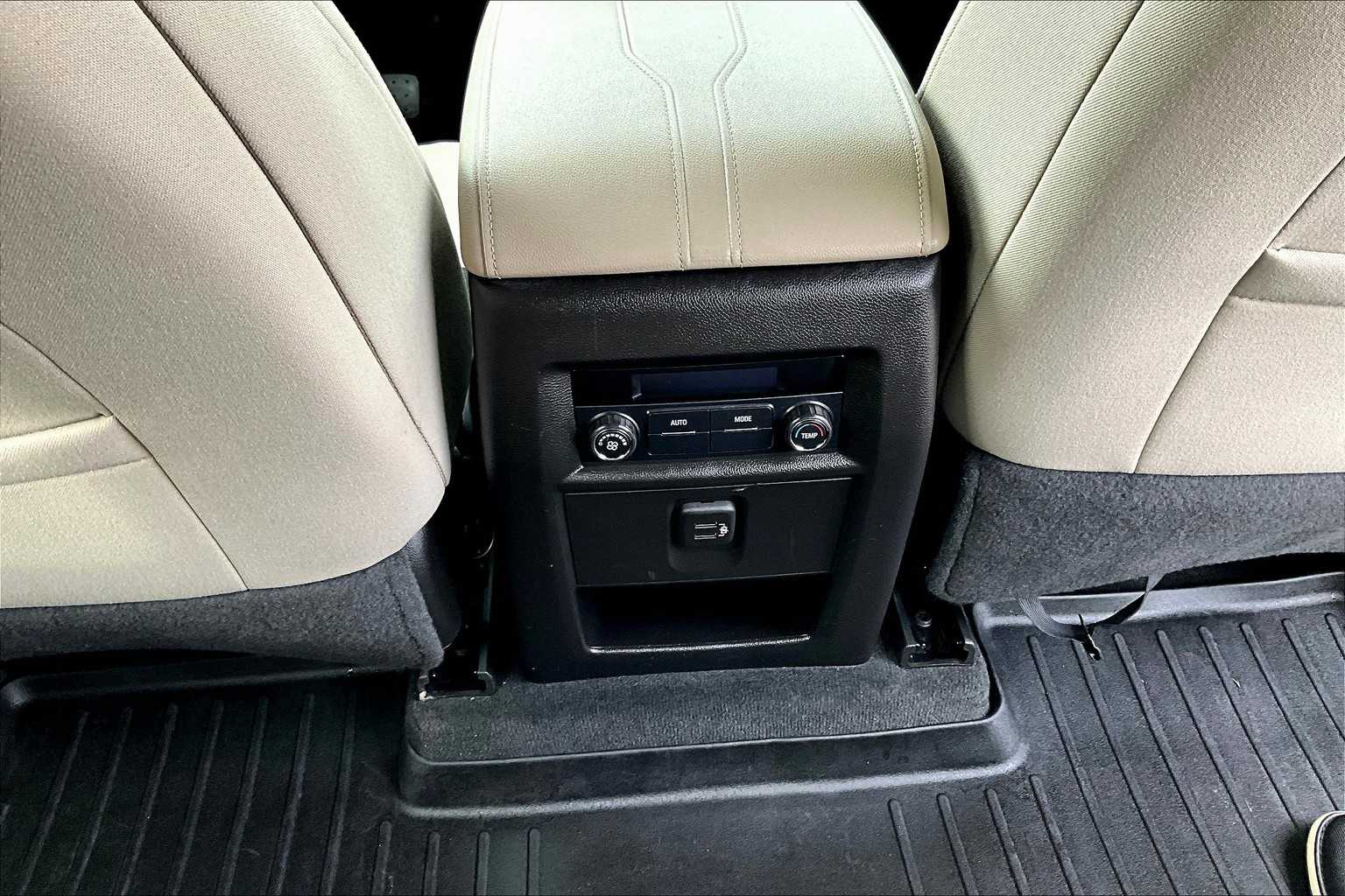 2022 Chevrolet Traverse LS - Photo 27