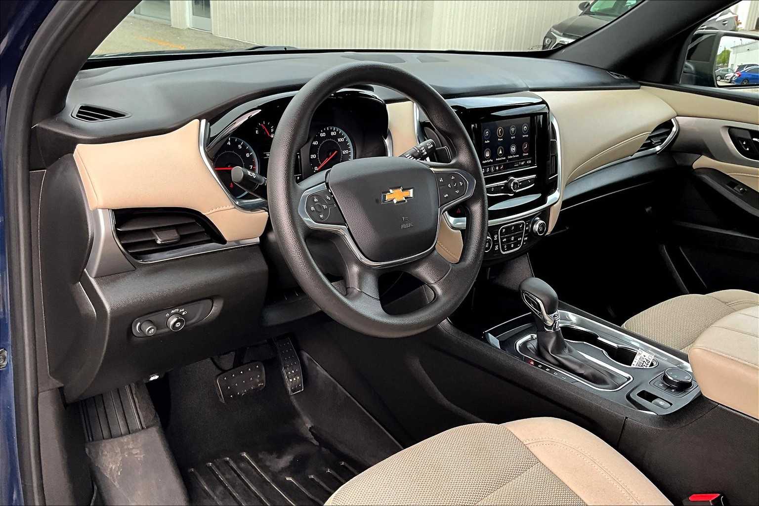 2022 Chevrolet Traverse LS - Photo 8