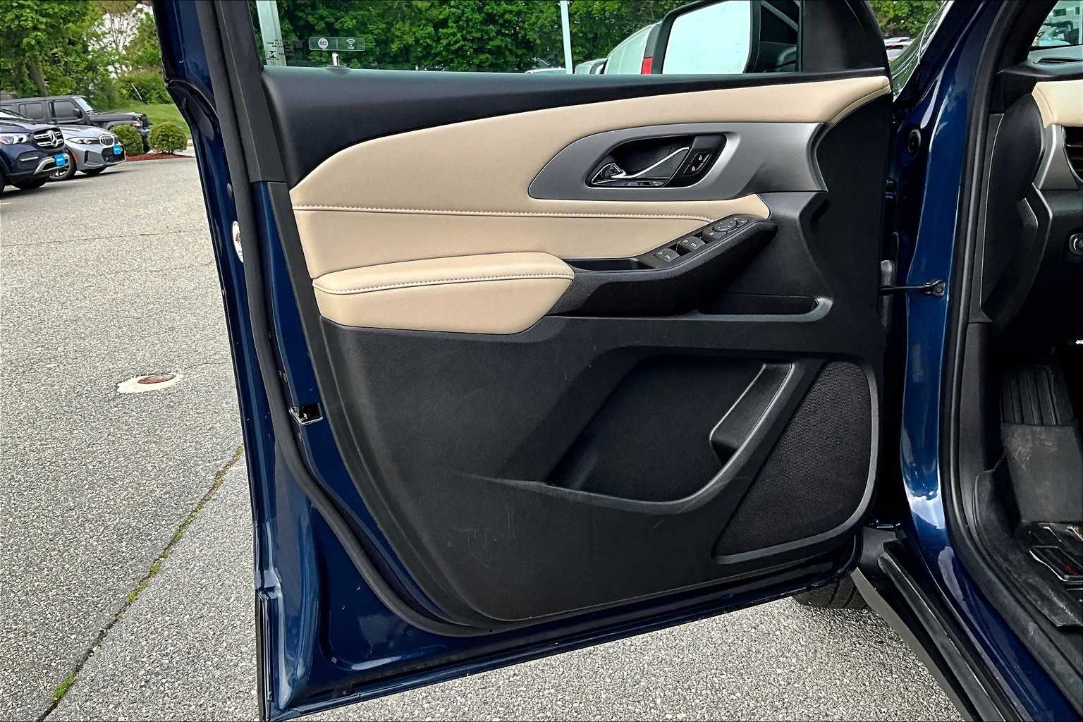 2022 Chevrolet Traverse LS - Photo 9