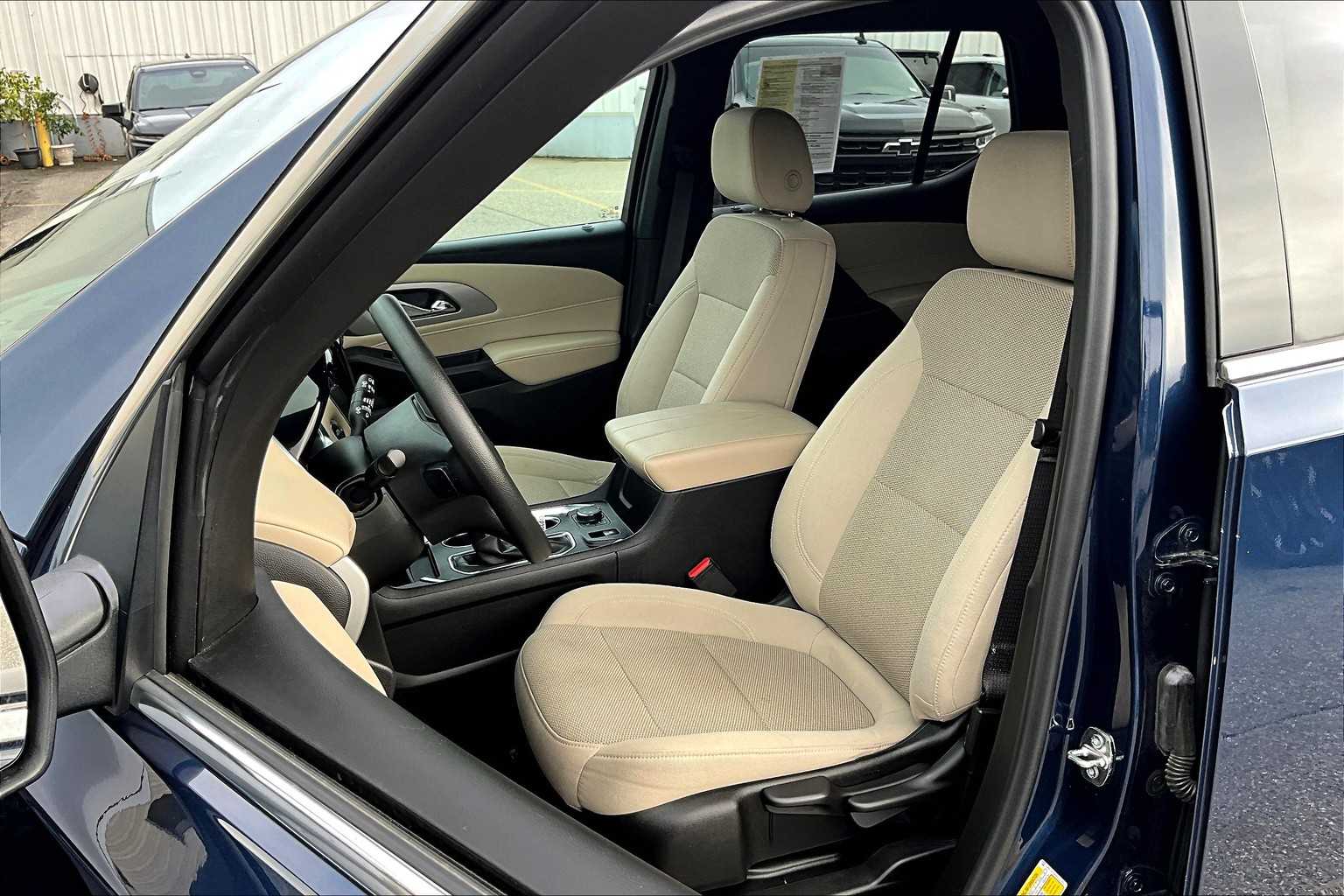 2022 Chevrolet Traverse LS - Photo 10