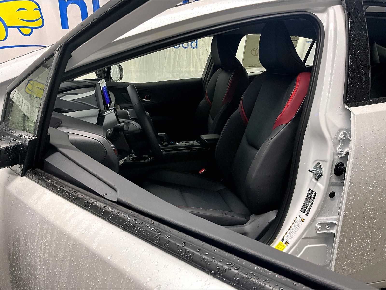 2026 Toyota Prius Plug-In Hybrid XSE - Photo 11