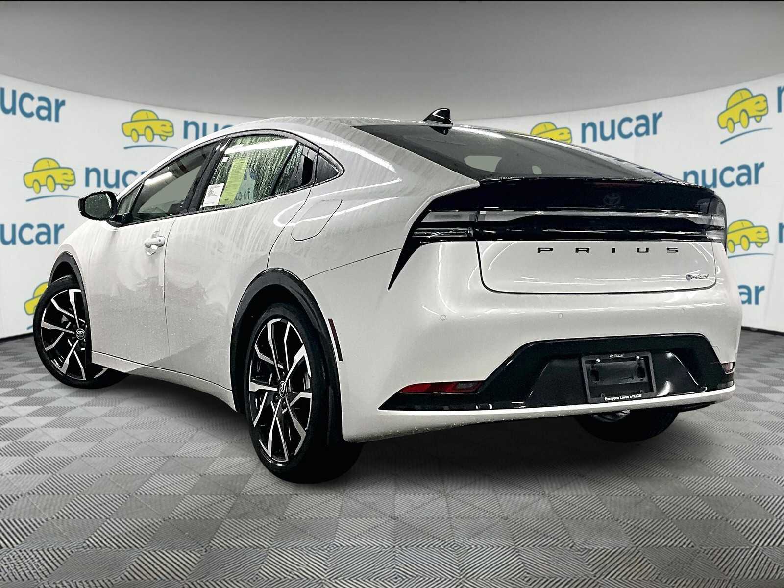 2026 Toyota Prius Plug-In Hybrid XSE - Photo 5