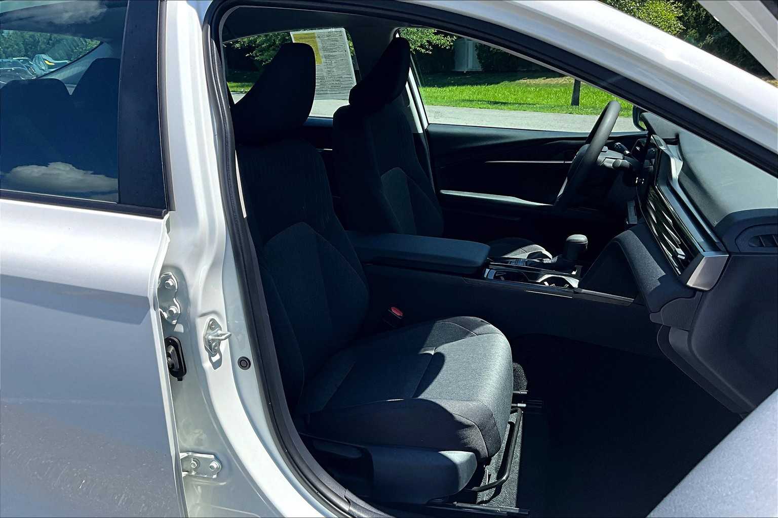2025 Toyota Camry LE - Photo 11