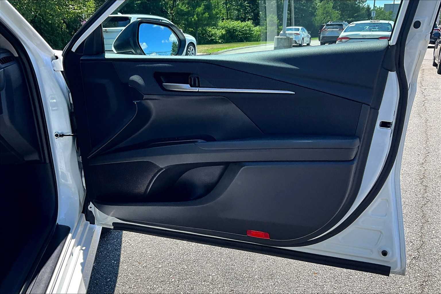 2025 Toyota Camry LE - Photo 12