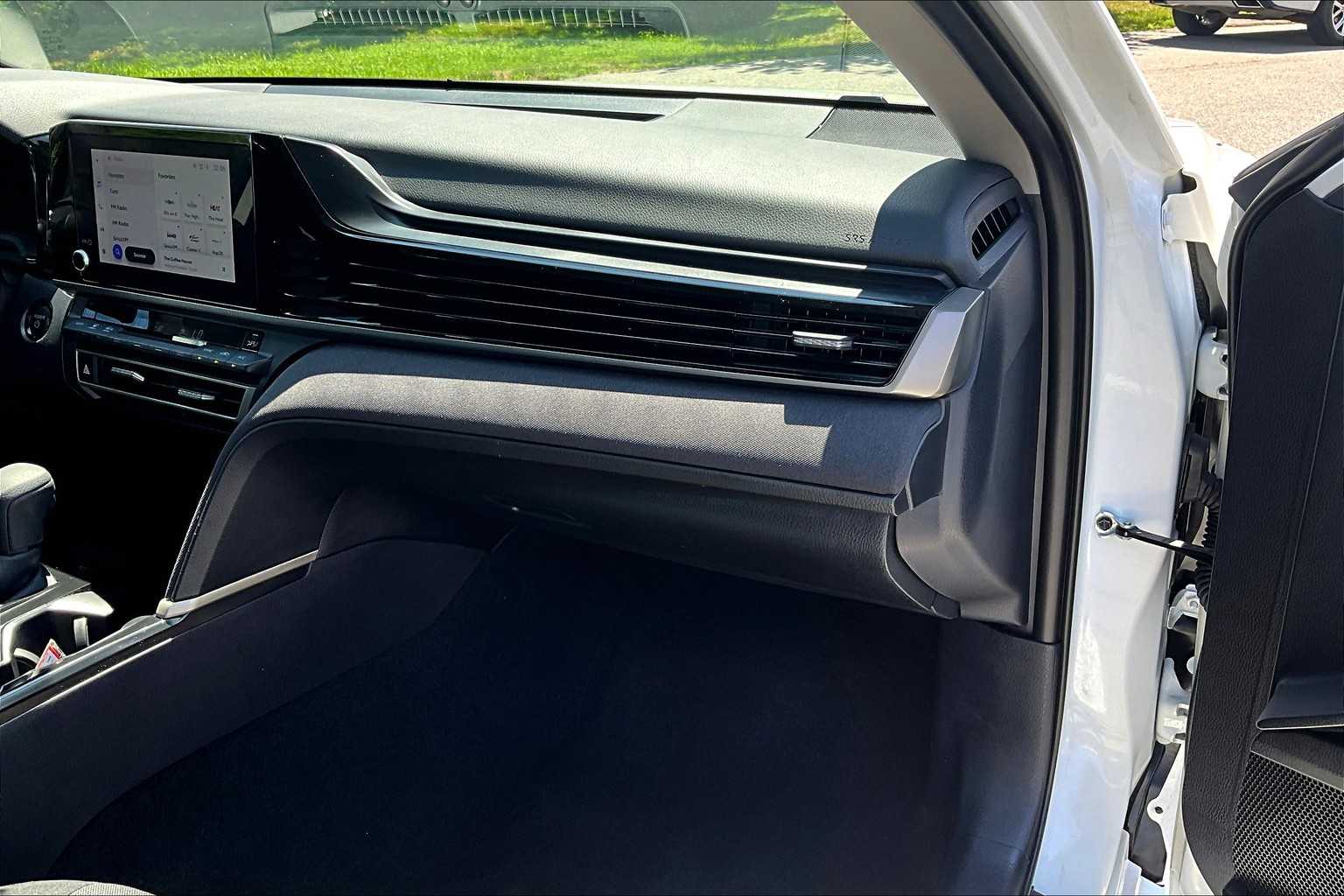 2025 Toyota Camry LE - Photo 13