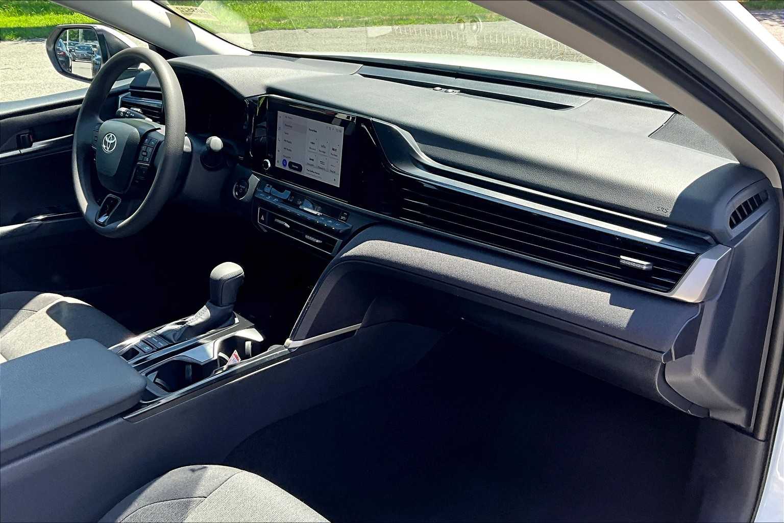 2025 Toyota Camry LE - Photo 14