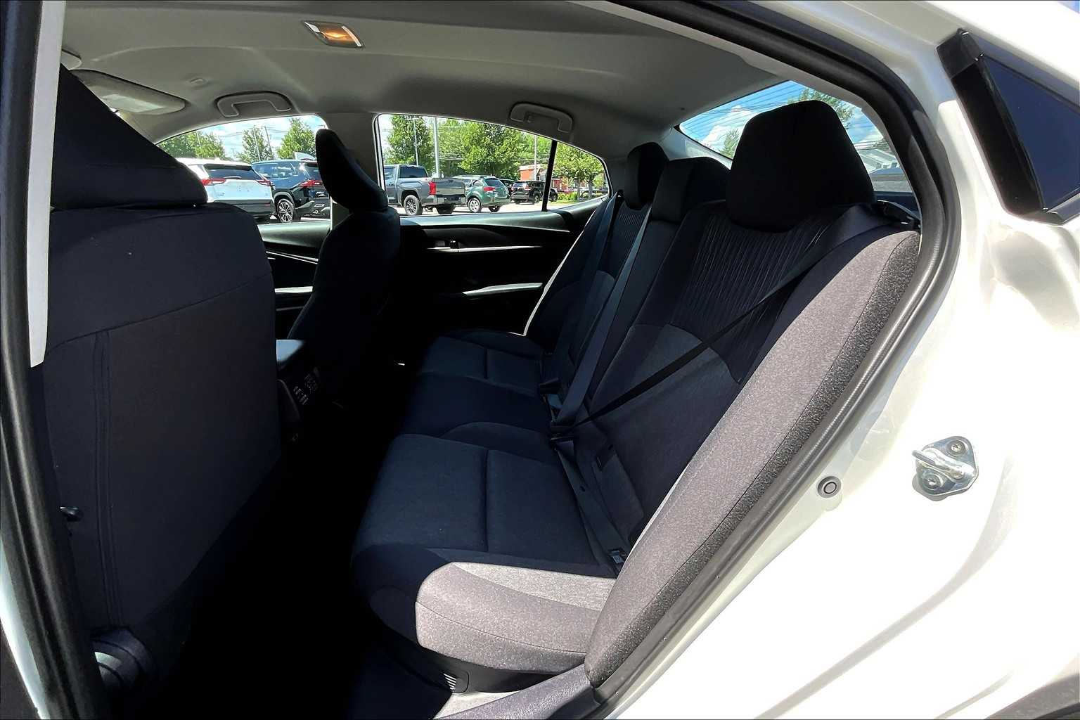 2025 Toyota Camry LE - Photo 15