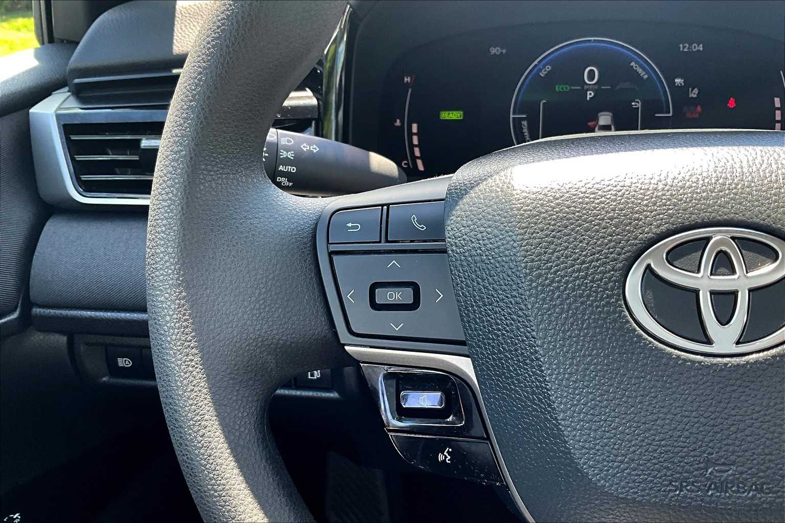 2025 Toyota Camry LE - Photo 23